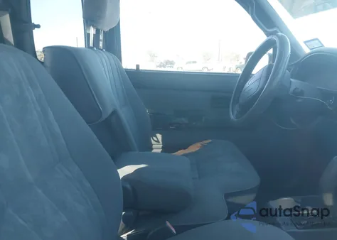 2000 Toyota Tacoma Prerunner z USA, uszkodzony, nr VIN 4TASM92NXYZ637099